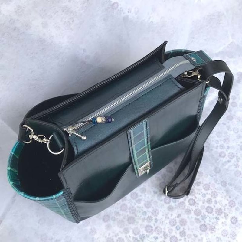 【極美品】PEZZETTINO ショルダーバック セール】ビッグショルダーバッグ（ショルダーバッグ）｜notch