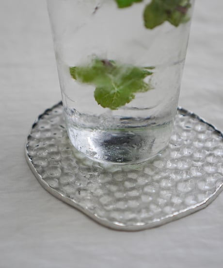 PUDDLE GLASS PLATE / S / W85×H95 / 凹凸POLKA DOT
