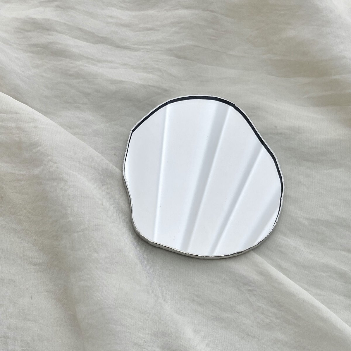 PUDDLE MIRROR PLATE / S / W85×H95 / FELT | doro