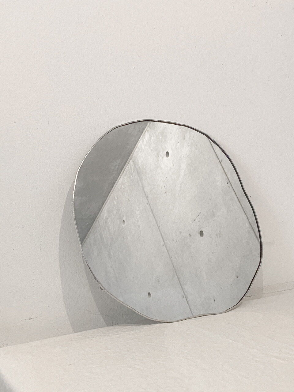 鉛筆画「In the mirror」　B5大サイズ Jimmy Choo Signature Mirror Wall Art Chrome Step Frame 115Cm