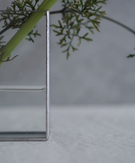 HAKU GLASS FLOWER VASE / H10 cm