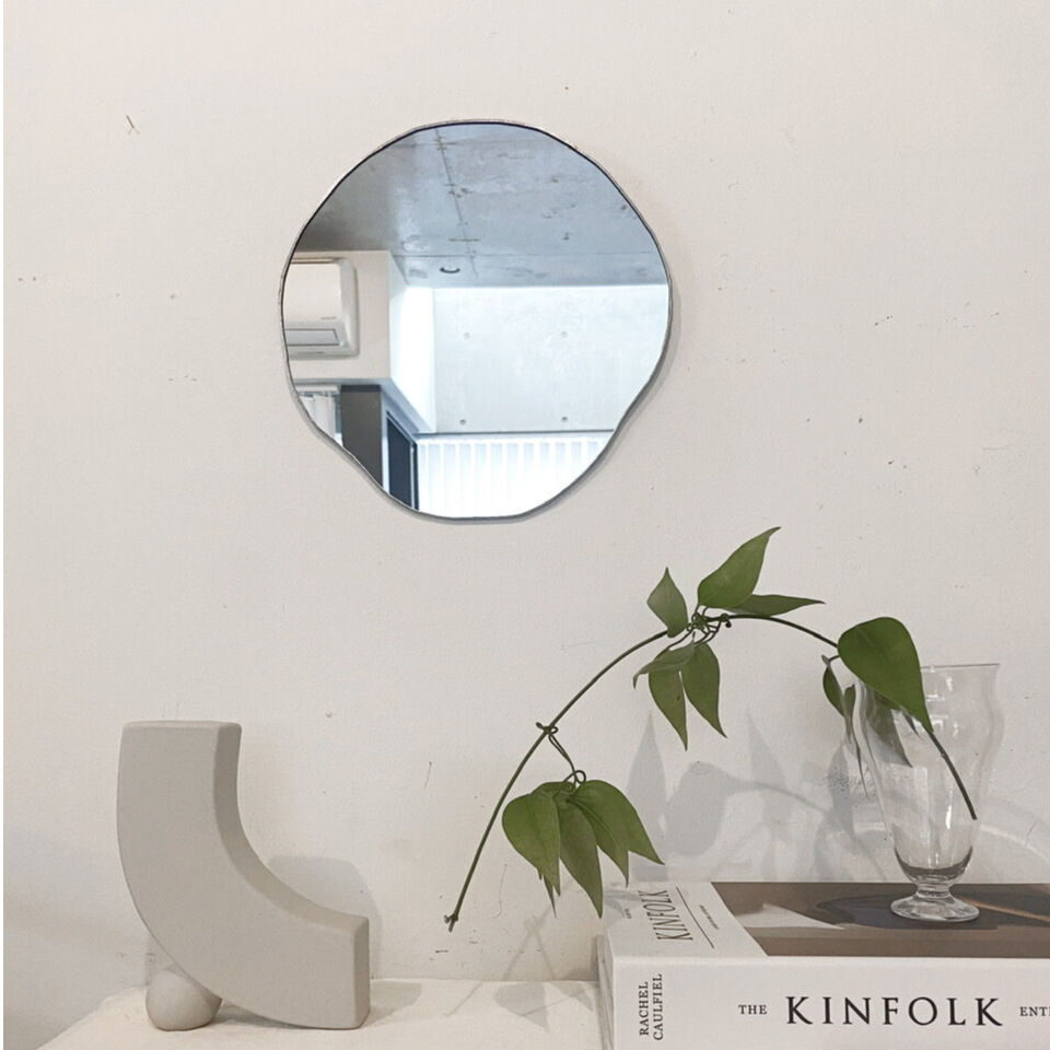 鉛筆画「In the mirror」　B5大サイズ 鉛筆画「Anastasia」 B5大サイズ - メルカリ