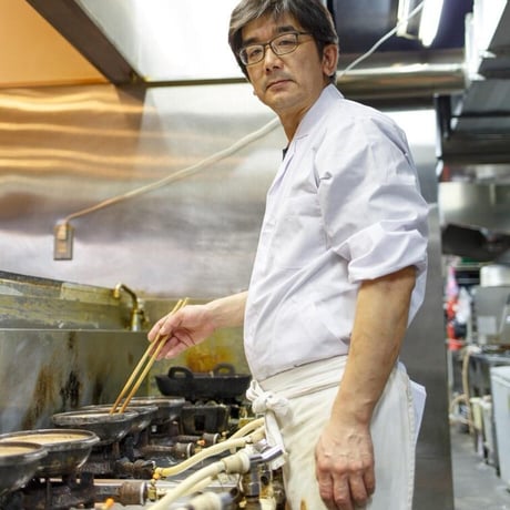出汁の違いを楽しもう！いつものかつおだし、きのこ出汁の味噌煮込みうどん4食セット