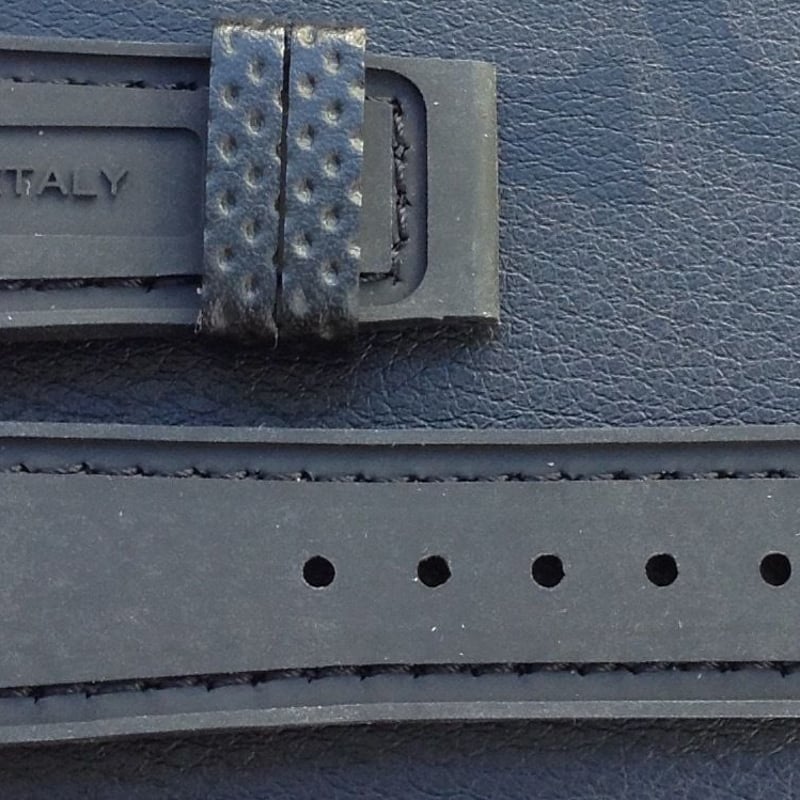 メンズレザー×ラバーストラップ】ブラックパンチングレザー・ブラック  