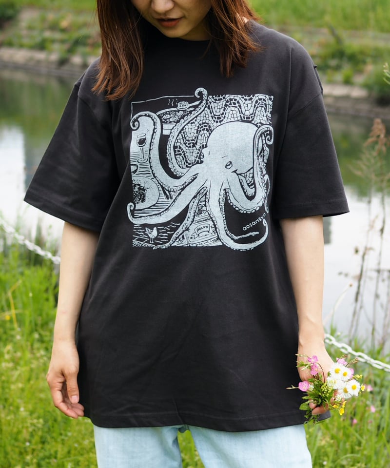 旅するタコ Tシャツ（スミ）Unisex S/M/L/XL | 【直営通販】aosansyo
