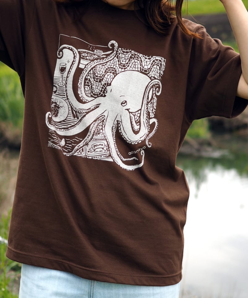 旅するタコ Tシャツ（ブラウン）Unisex S/M/L/XL | 【直営通販】aosansy