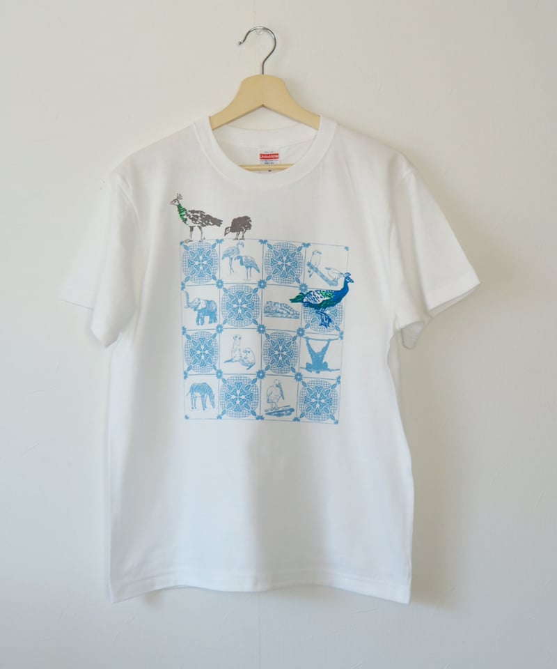 動物園タイルと孔雀 Tシャツ（ホワイト）Unisex S/M/L/XL | 【直営通販