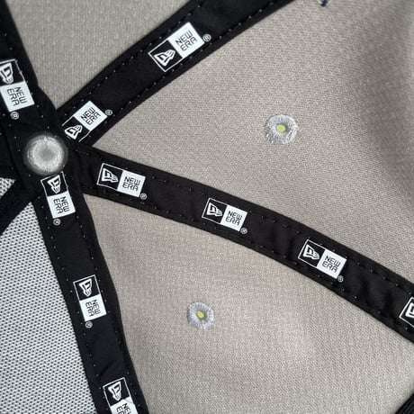562B×NEW ERAコラボキャップ