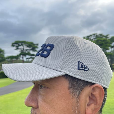 562B×NEW ERAコラボキャップ