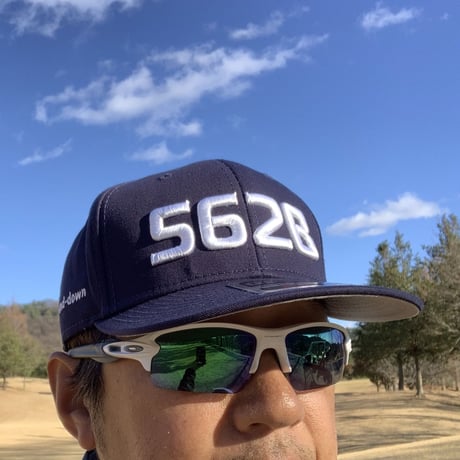 野村タケオデザイン562Bフラットバイザーキャップ　「5」ネイビー