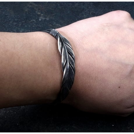 【予約】Single feather bangle SV 【HRA023SV】