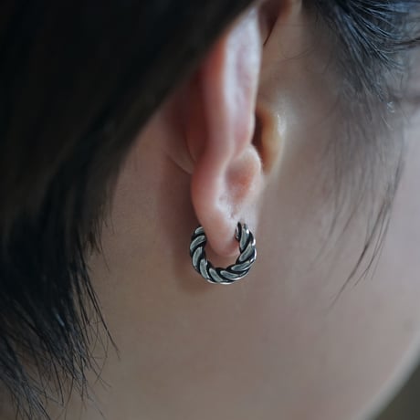 【予約】press earcuff  medium SV  片耳【HRA042CFSV　M　】
