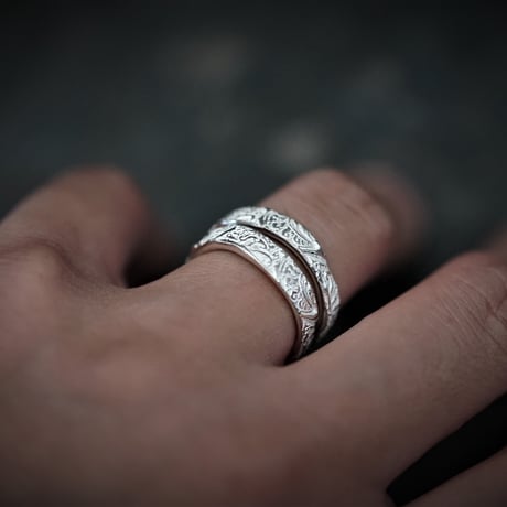 【予約】ARABESQUE DOUBLE RINGS　SV【HRR010 OX/WH 】