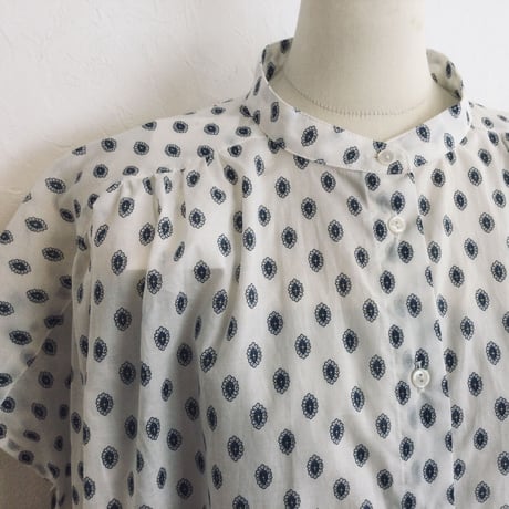 『LEUEF』アンティーク柄ブラウス