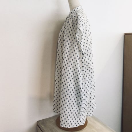 『LEUEF』アンティーク柄ブラウス