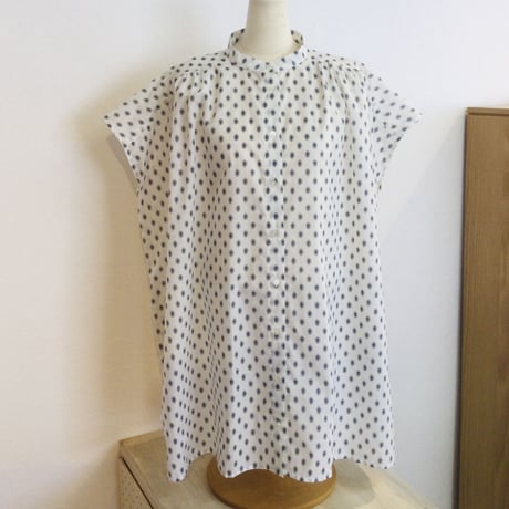 『LEUEF』アンティーク柄ブラウス