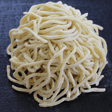 手もみ風中太麺「柔肌もちもち麺」　2食