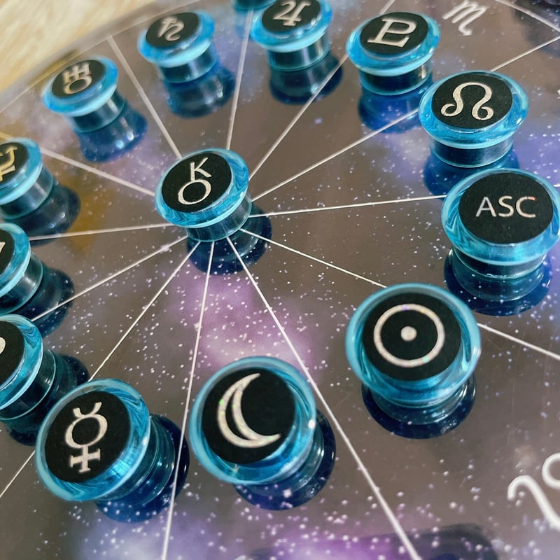 ホロカラーVer. 8種コンプ〈デジャリック ホロチェス〉+台座付 秘密結社holoX ドレスver.｜中外鉱業株式会社 | Chugaionline