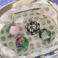 #豆30面ダイス　単品　マーブル　黒（白文字）
