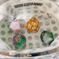 #豆30面ダイス　単品　琥珀マロン（白文字）