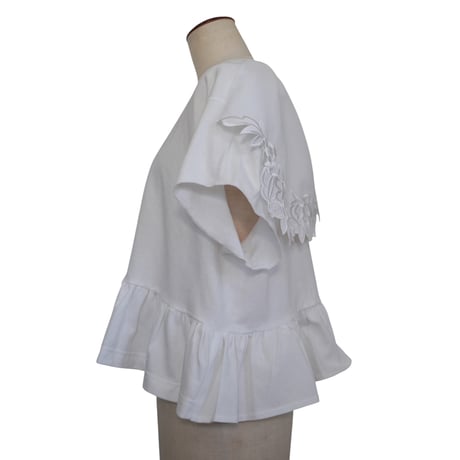 EMBROIDERY FRILL T-SHIRT  /  261-AC026