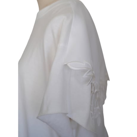 EMBROIDERY FRILL T-SHIRT  /  261-AC026