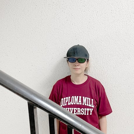 olo ／ ディプロマミル大学Tシャツ