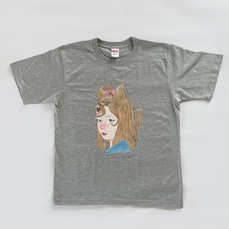 我喜屋位瑳務 × 83 ／ DOGirl Tシャツ ｜グレー