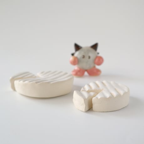 millitsuka ／ カマンベール（陶器作品）