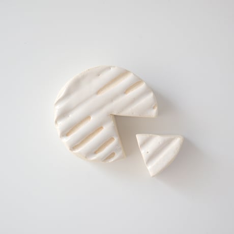 millitsuka ／ カマンベール（陶器作品）
