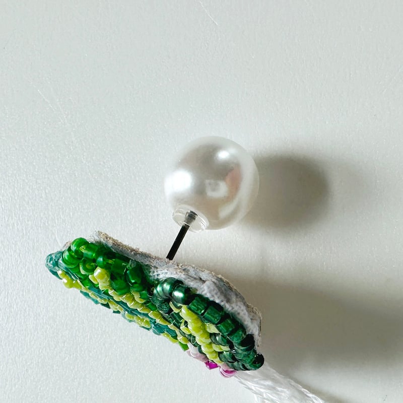 【no.1212】グリーン　シルバー　ビーズ刺繍　ハンドメイドアクセサリー no.1212】グリーン シルバー ビーズ刺繍 ハンドメイドアクセサリー