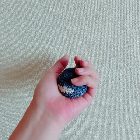 203gow ／編み石。ブローチ　Knitting stone