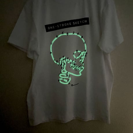 83 original ／ Skull 蓄光 Tシャツ｜One-Stroke Sketch：White