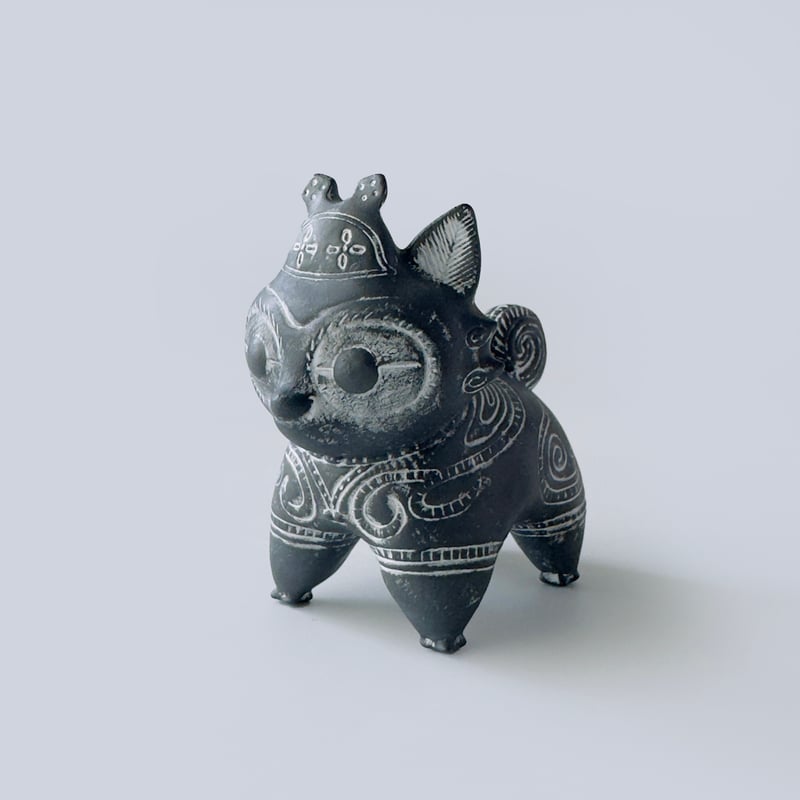 乙幡啓子 ／ 遮光器 土偶犬「ドッグゥ」｜ノーマル：01 | はち