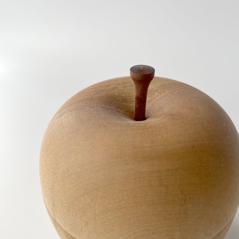 【フランス製】木製リンゴ型の小物入れ フランス製】木製リンゴ型の小物入れ