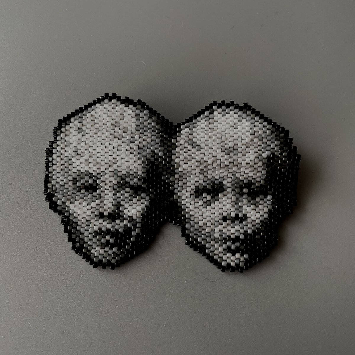 のそ子 ／ Twins Brooch ｜老 [ 双子 ブローチ ] | はちみせ （83）