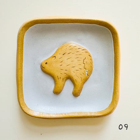 esou ceramics ／ 威嚇動物ヨーチ 豆皿