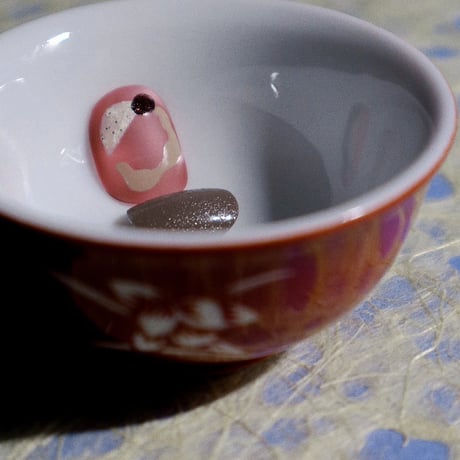 つめをぬるひと ／ つけ爪  [足が早い]  はちみせ限定カラー