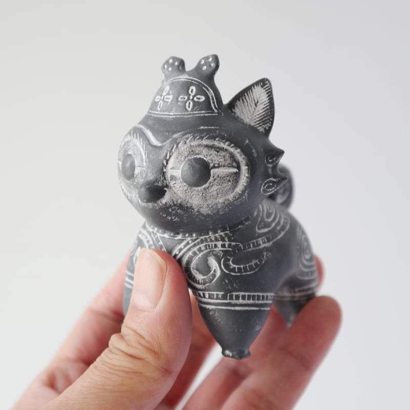 乙幡啓子 ／ 遮光器 土偶犬「ドッグゥ」｜ノーマル：01 | はち