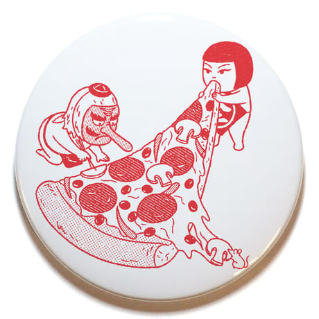 八重樫王明 ／ 缶バッジ　大　Red