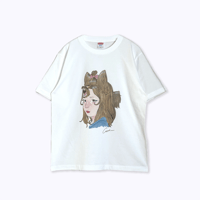 我喜屋位瑳務 × 83 ／ DOGirl Tシャツ ｜ホワイト
