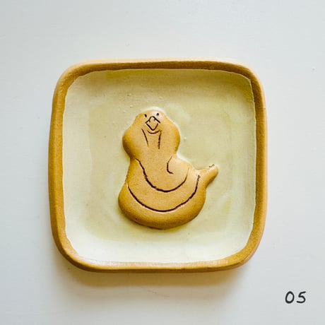 esou ceramics ／ 威嚇動物ヨーチ 豆皿