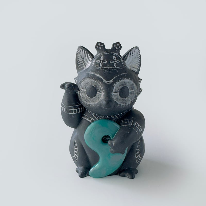 乙幡啓子 ／ 遮光器 土偶犬？「ドッグゥ」｜まねきねこ土偶：09 | はち