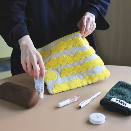Olya ／ Fluffy Flat Pouch