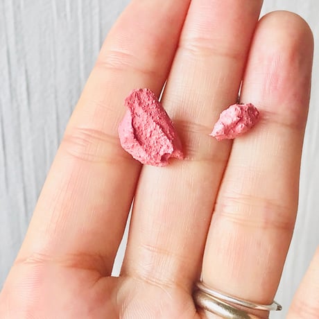 Maki Matsumoto ／ a pair of earrings pierces ｜PINKBROWN, Sand