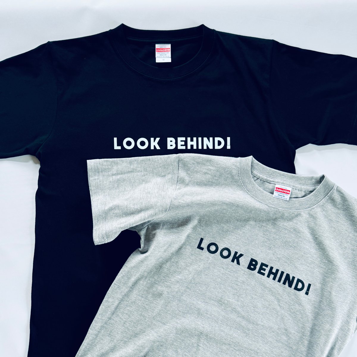 83 original ／ LOOK BEHIND! Tシャツ ｜ブラック | はちみせ （83）