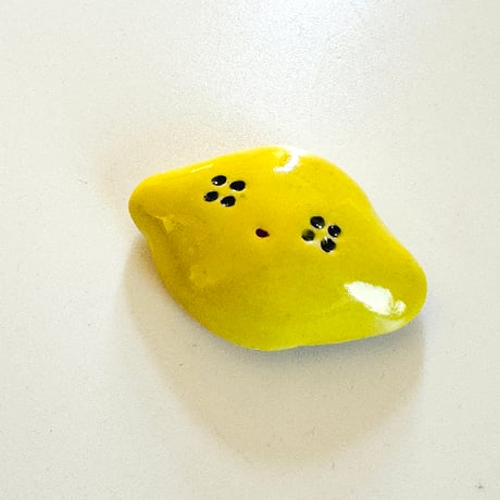 東海林たぬき ／ 陶器マグネット：レモン