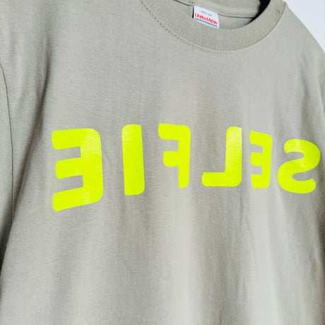 83 original ／ SELFIE 自撮りTシャツ