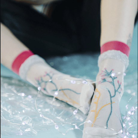 TRICOTE ／ FLOWER SHEER SOCKS