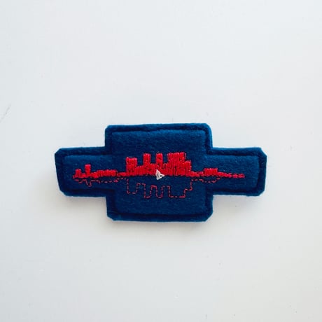 刺繍する犬 ／ 音の波形　blue＆red ブローチ